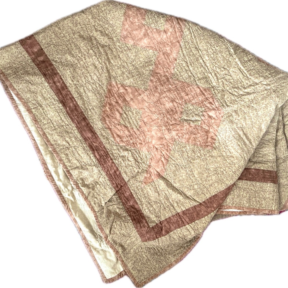 Vintage Quilt with geometric pattern in shades of beige & rose pink